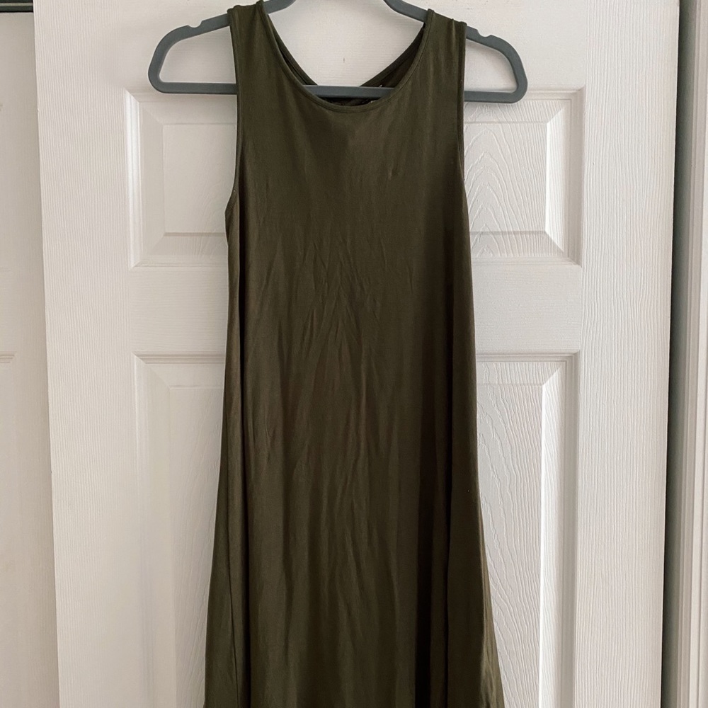 Francesca's green sleeveless dress